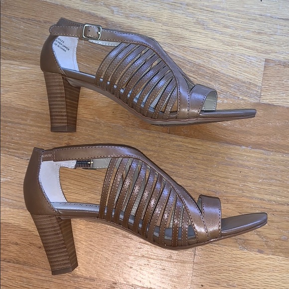 Ellen Tracy heels - Picture 4 of 8